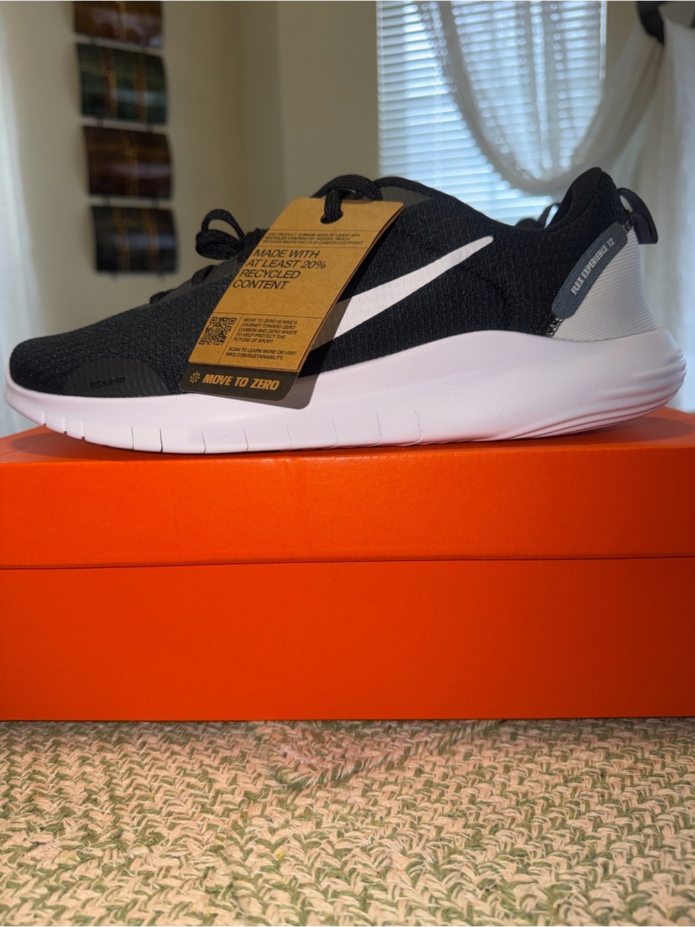 Nike men’s flex Experience rn 12 Black and White Running sneakers size 10 new!!